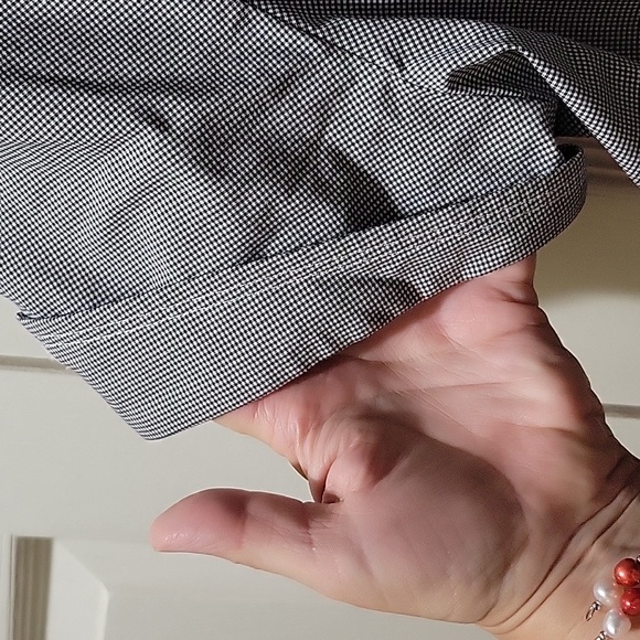 Liz Claiborne fitted shirt. - Picture 4 of 4